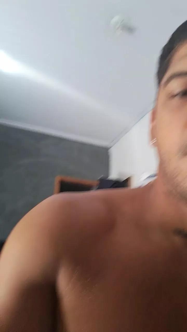 RealCria on Cam4 