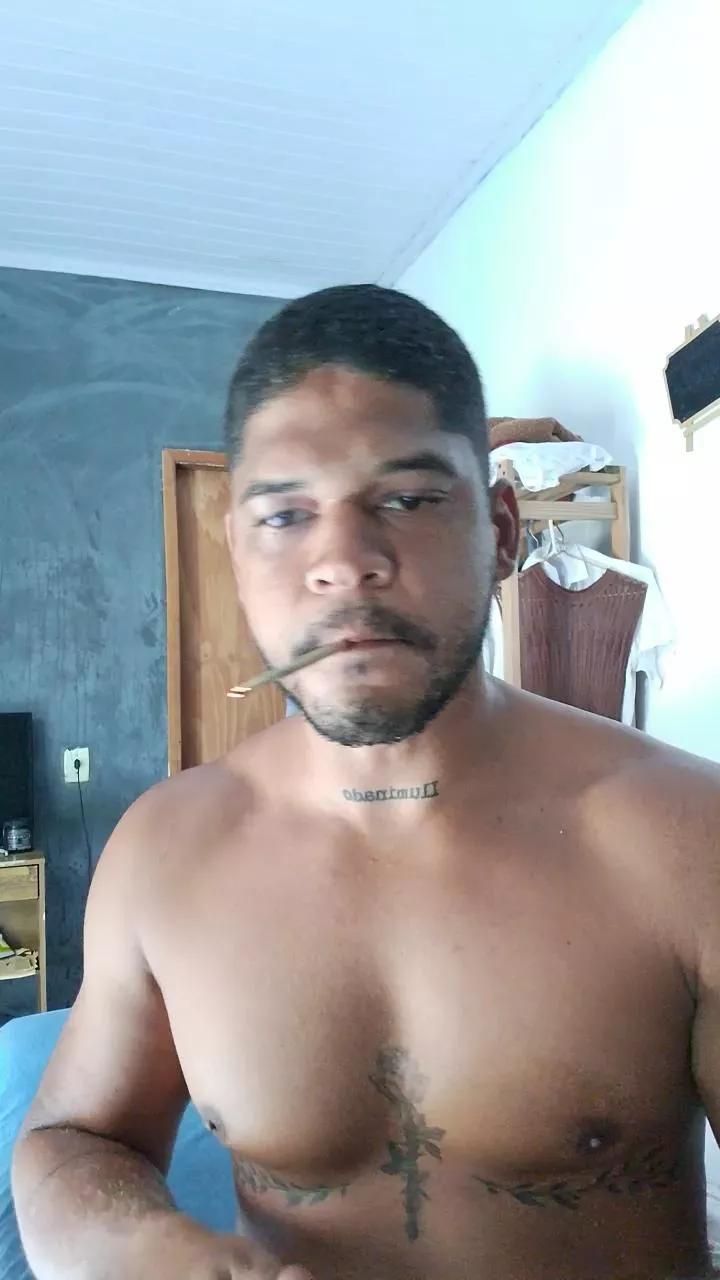 RealCria on Cam4 