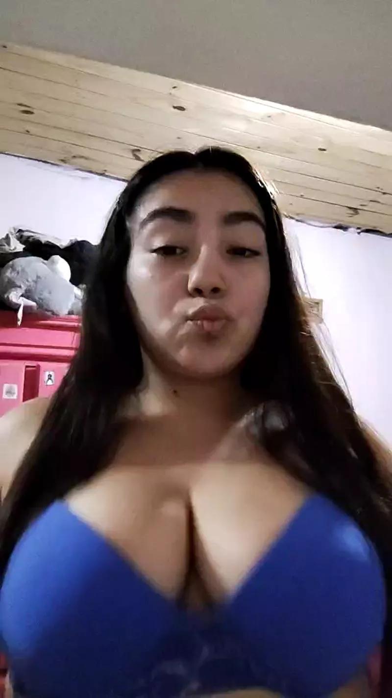 Reinita27 on Cam4 