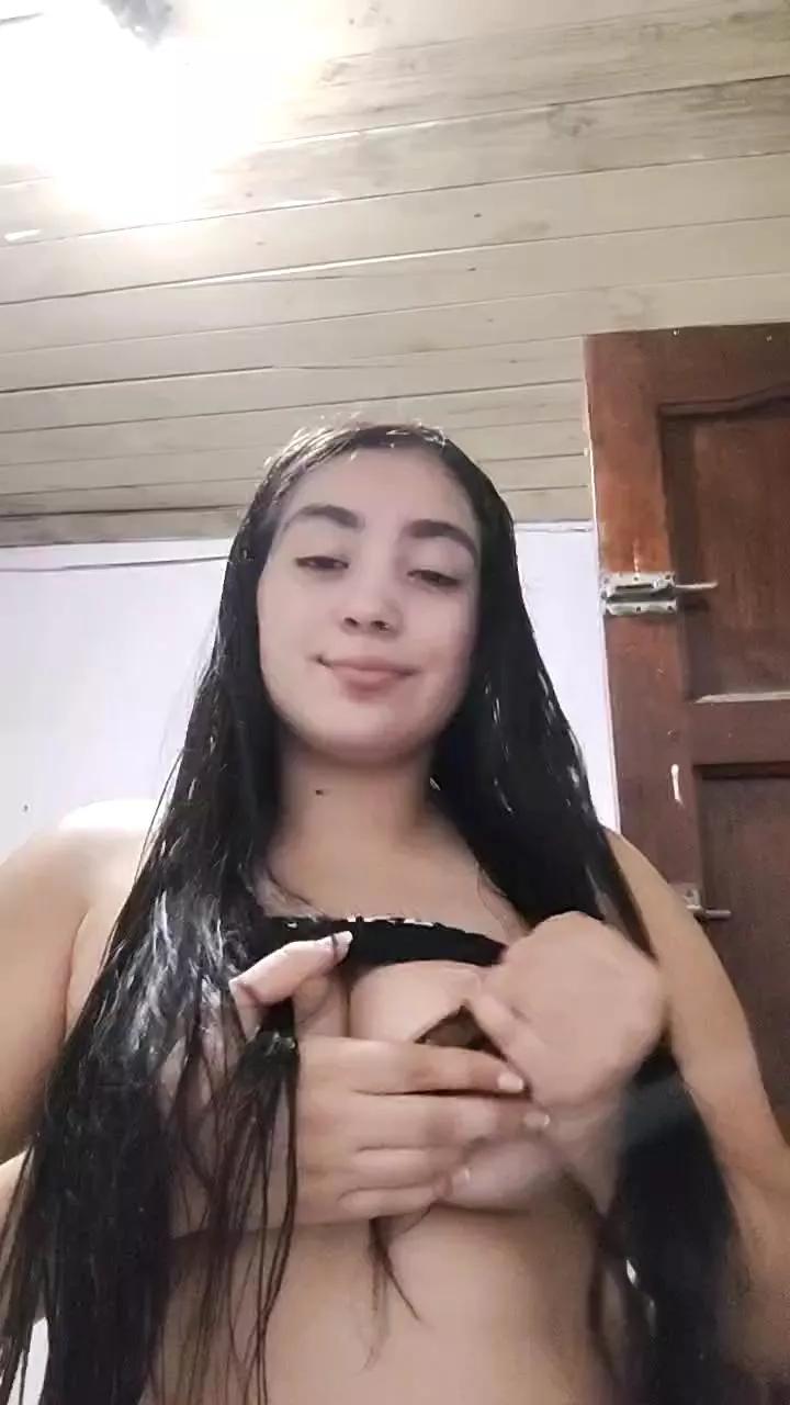 Reinita27 on Cam4 