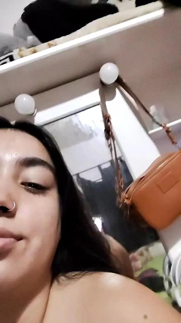 Reinita27 on Cam4 