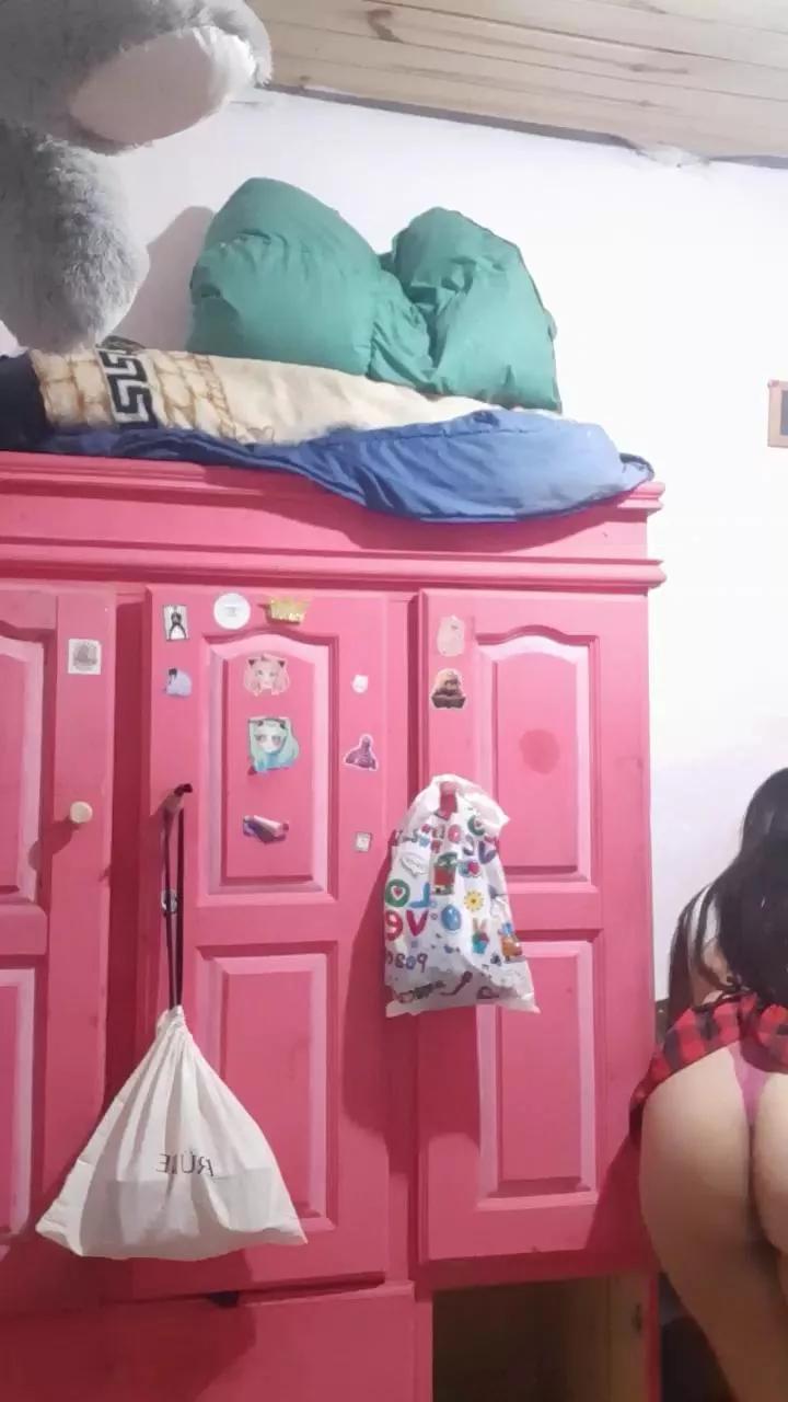Reinita27 on Cam4 
