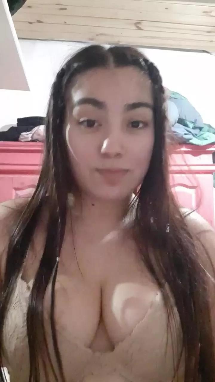 Reinita27 on Cam4 