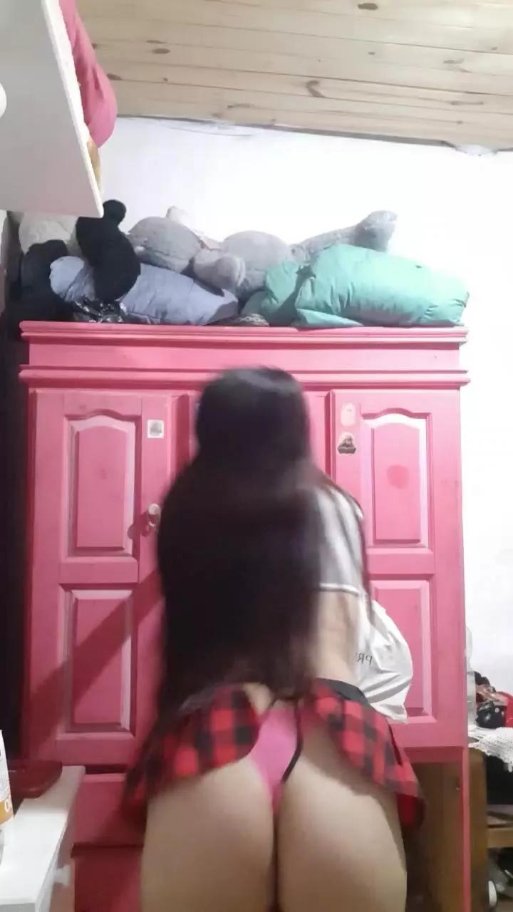 Reinita27 on Cam4 
