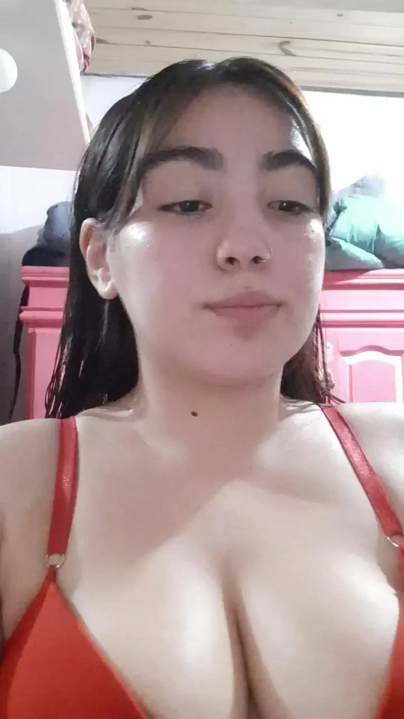Reinita27 on Cam4 