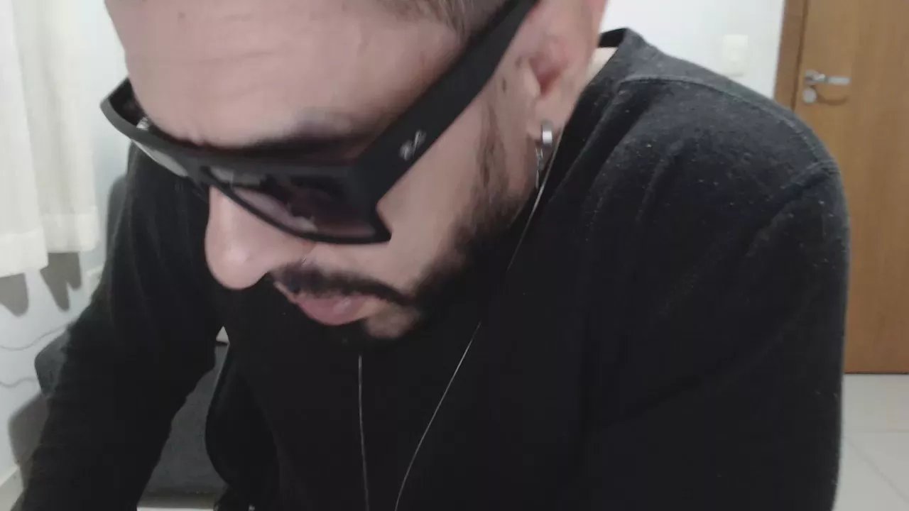 Offline Rickferrari2023 on Cam4