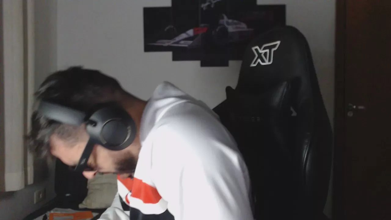 Offline Rickferrari2023 on Cam4