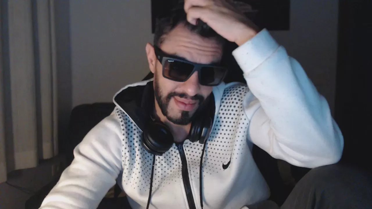 Offline Rickferrari2023 on Cam4