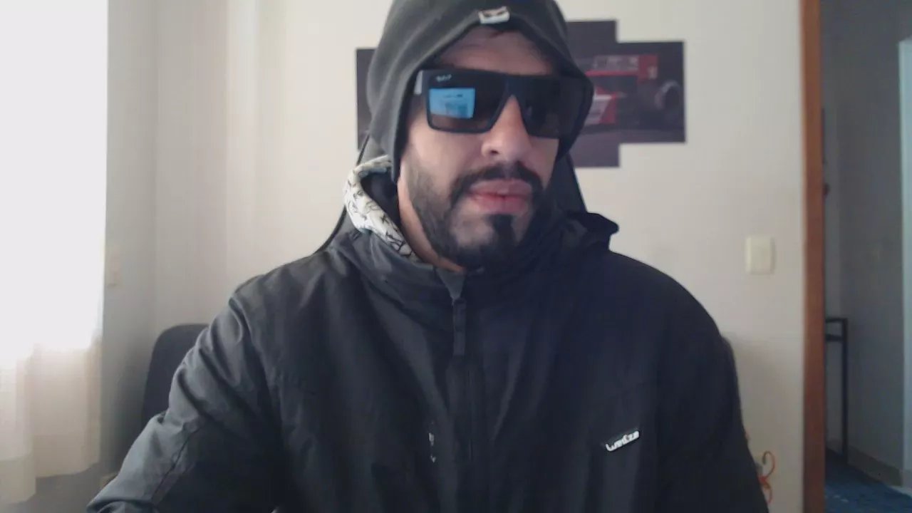 Offline Rickferrari2023 on Cam4