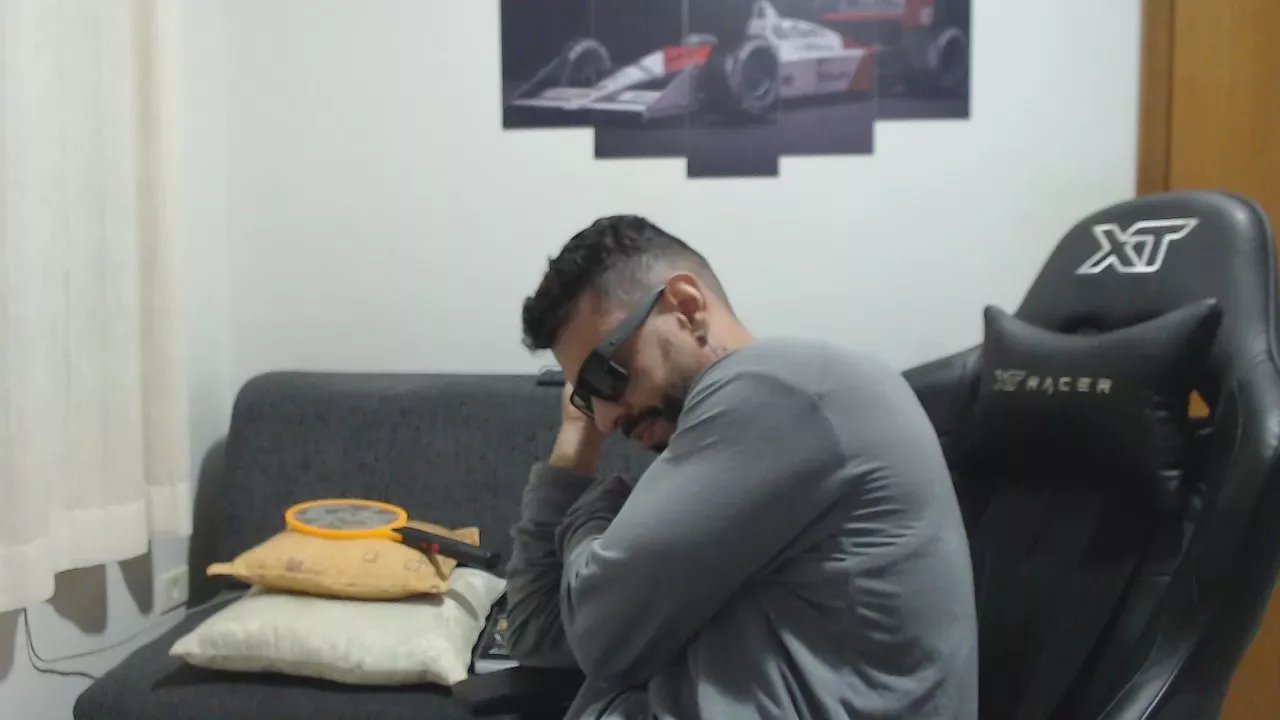 Offline Rickferrari2023 on Cam4