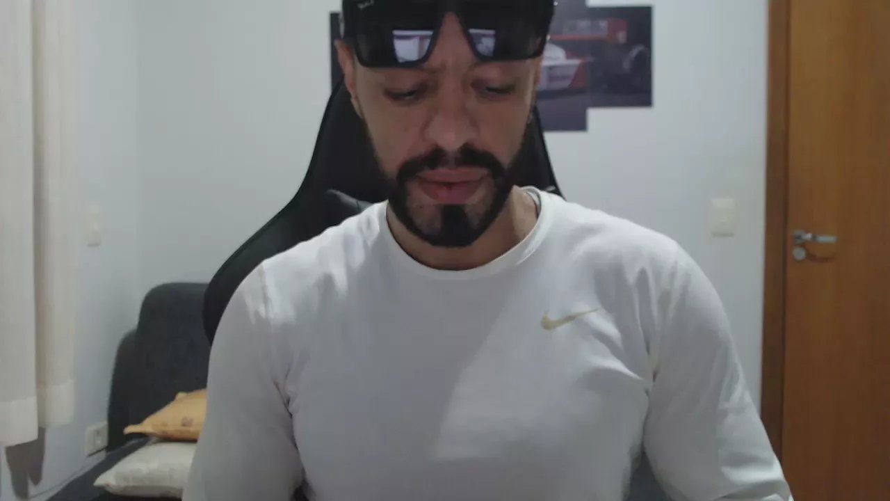 Offline Rickferrari2023 on Cam4