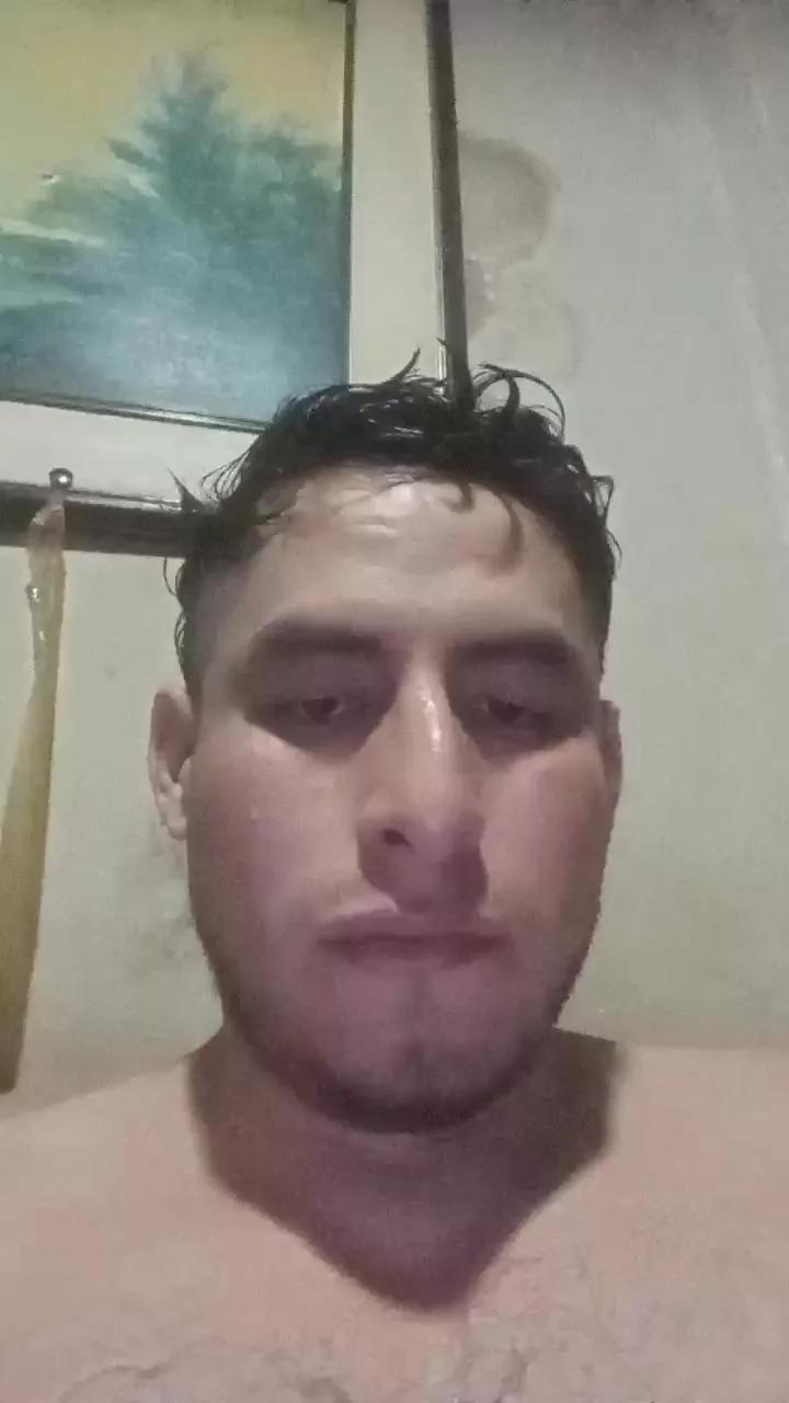 Roberto202401 on Cam4 