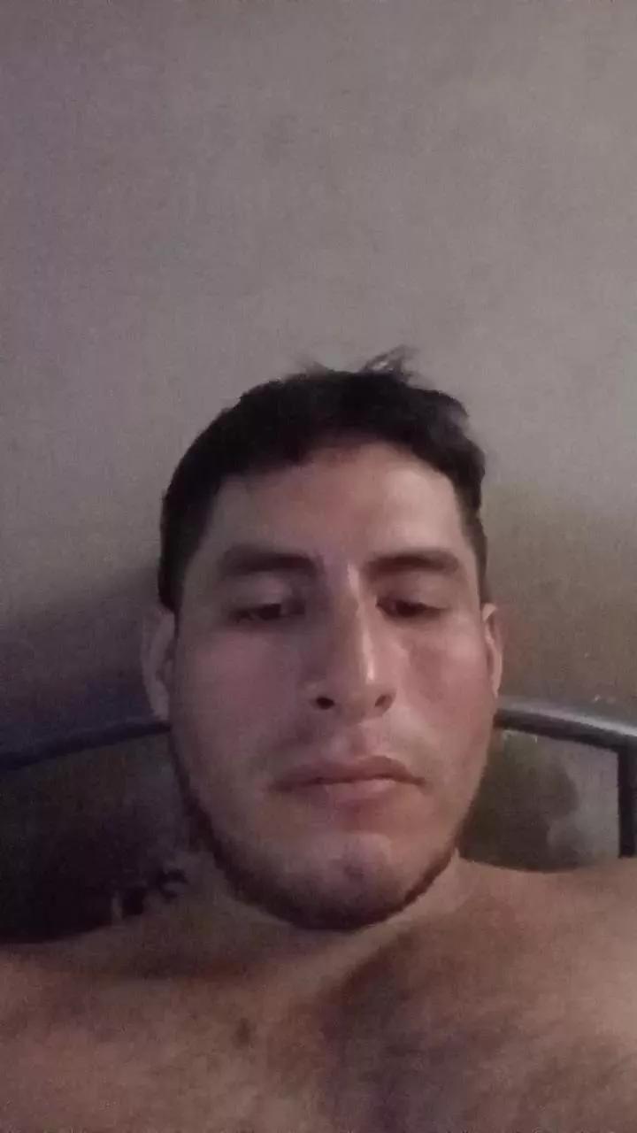 Roberto202401 on Cam4 