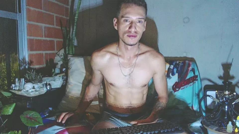 roystonee on Cam4 