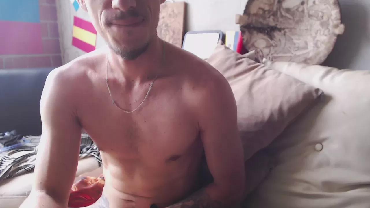 roystonee on Cam4 