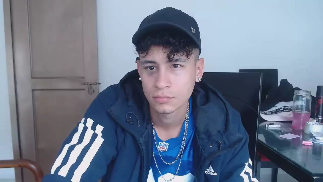 Offline san_arez2 on Cam4