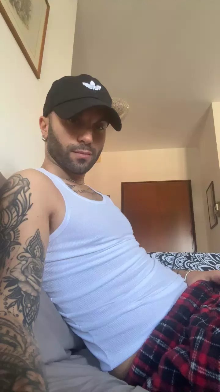 Offline Santos_94 on Cam4