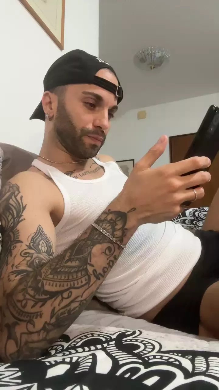 Offline Santos_94 on Cam4