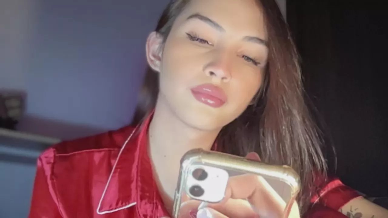 Offline scarletwhitex on Cam4