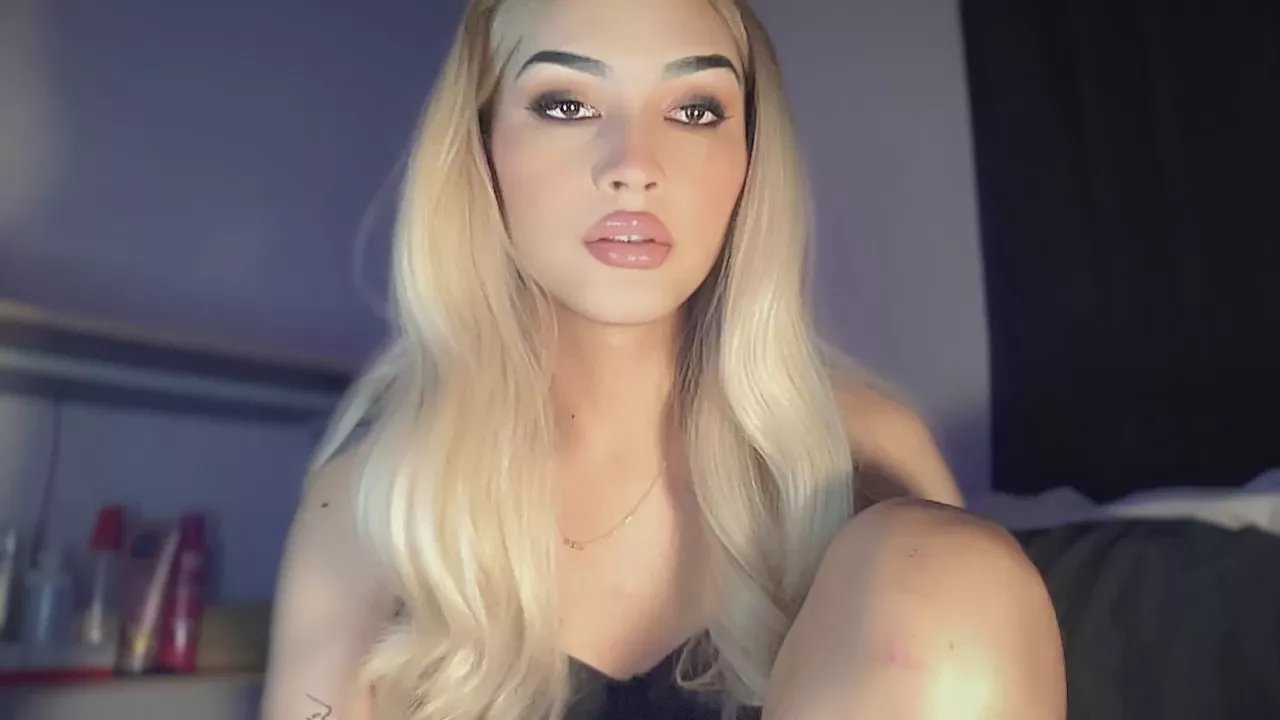 Offline scarletwhitex on Cam4