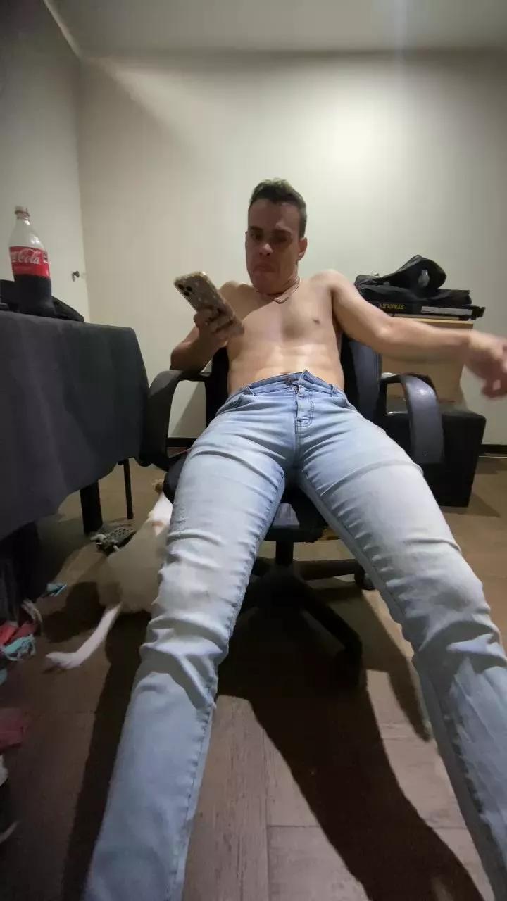 Sebas_RiveraOn on Cam4 