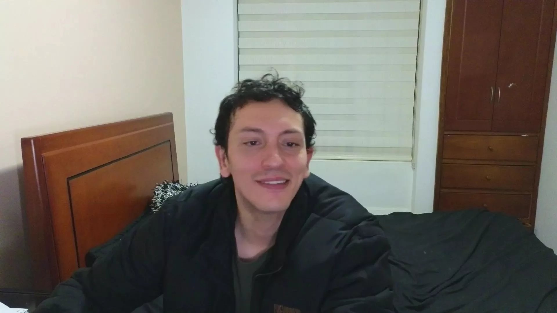 Offline Serguioguecha33 on Cam4