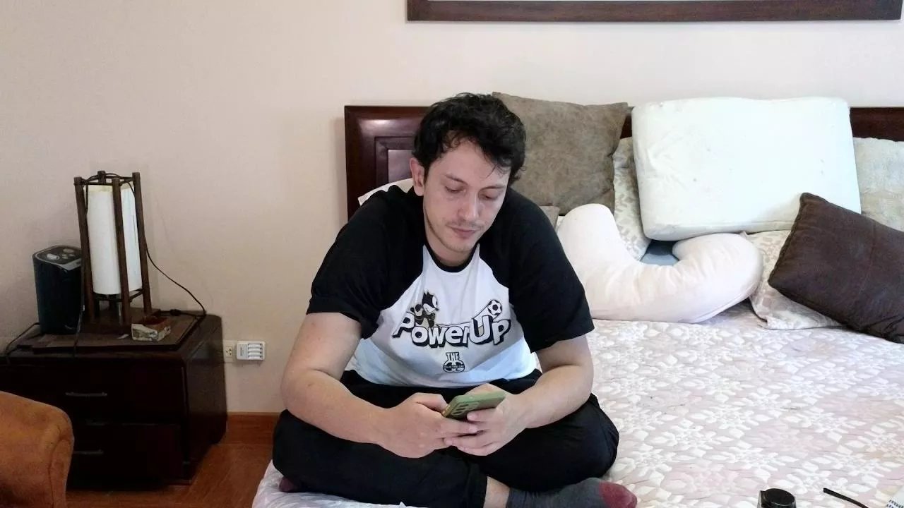 Offline Serguioguecha33 on Cam4