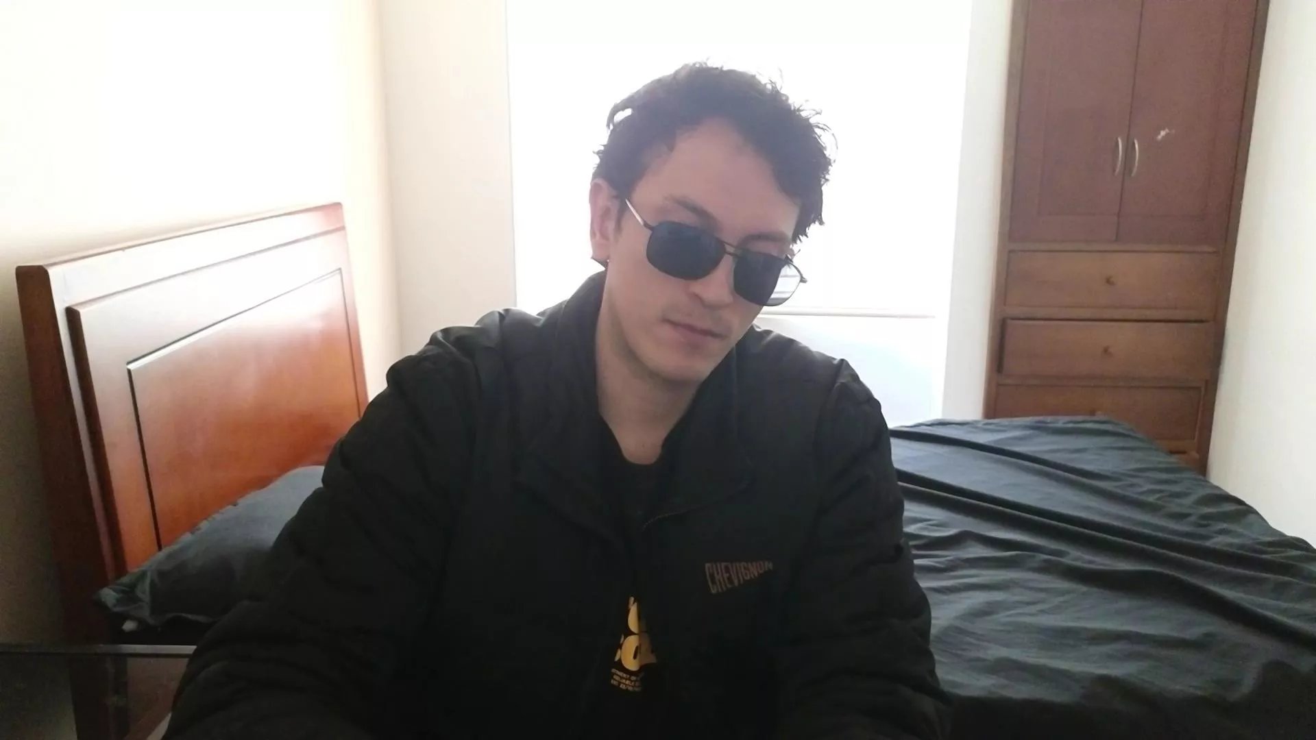 Offline Serguioguecha33 on Cam4