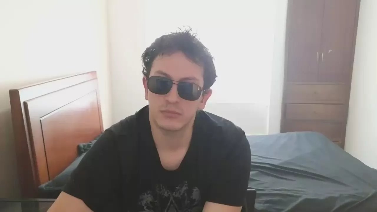 Offline Serguioguecha33 on Cam4