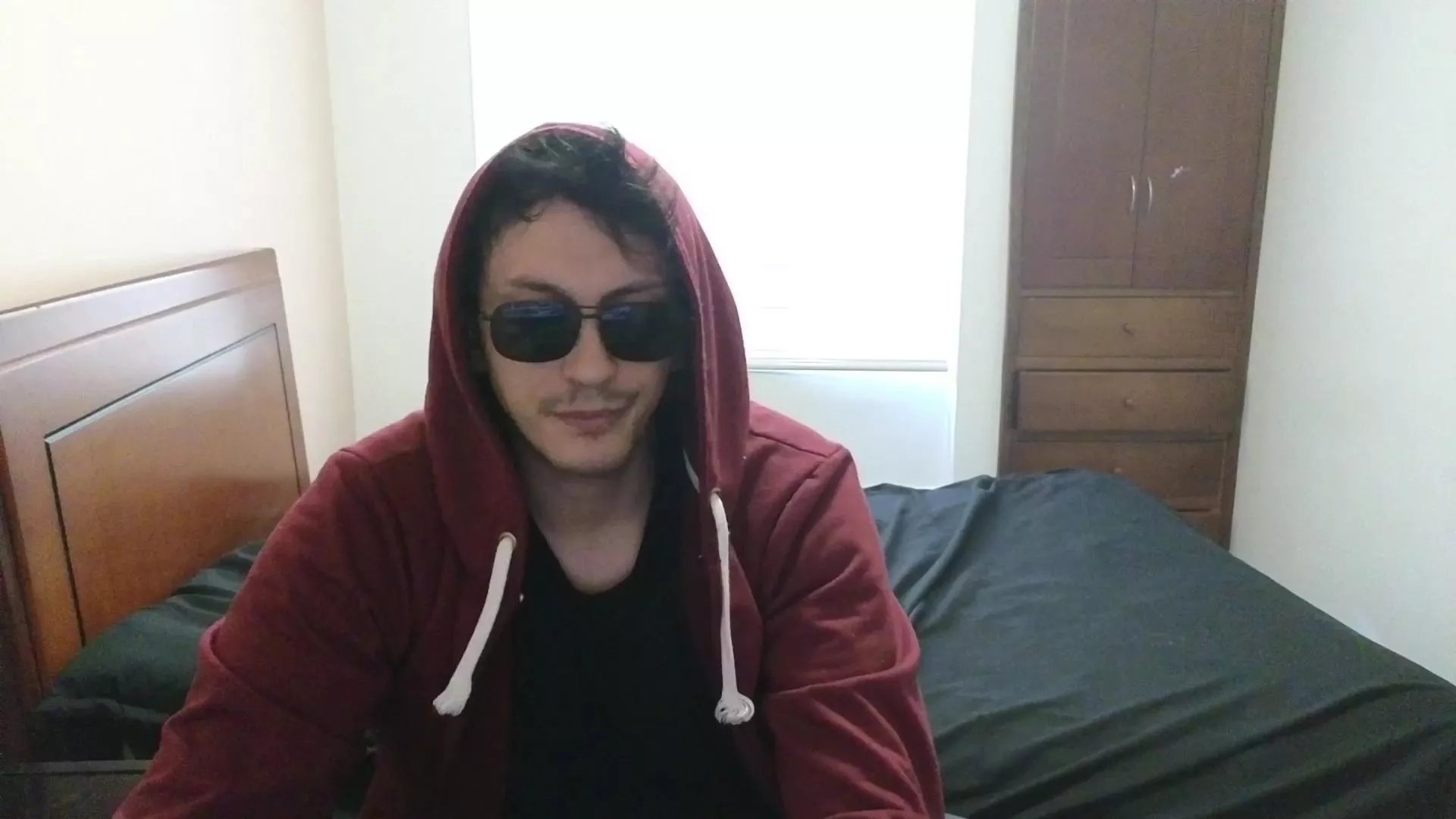 Offline Serguioguecha33 on Cam4