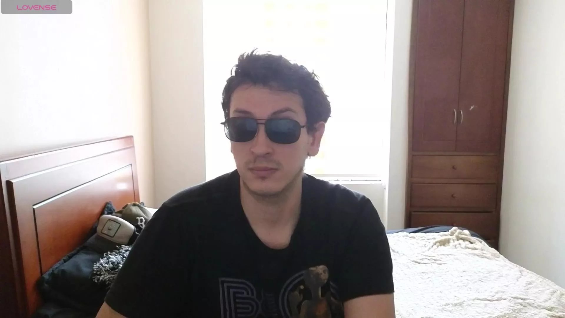 Offline Serguioguecha33 on Cam4