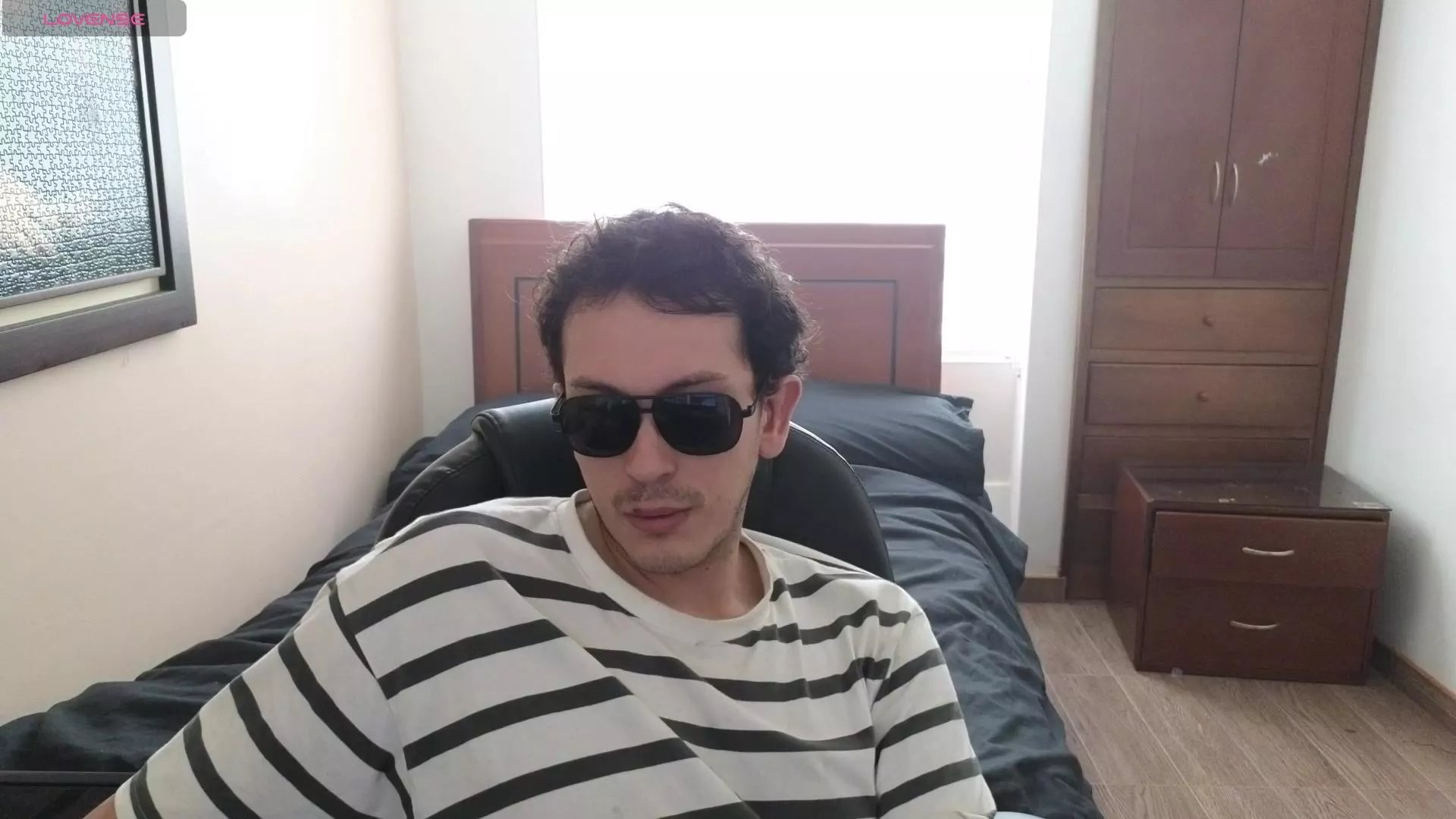 Offline Serguioguecha33 on Cam4