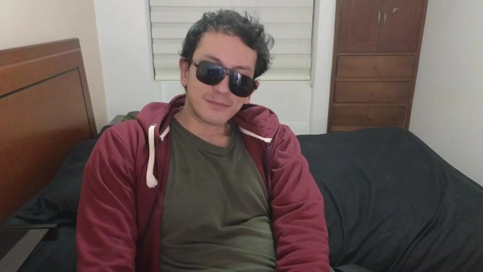 Offline Serguioguecha33 on Cam4