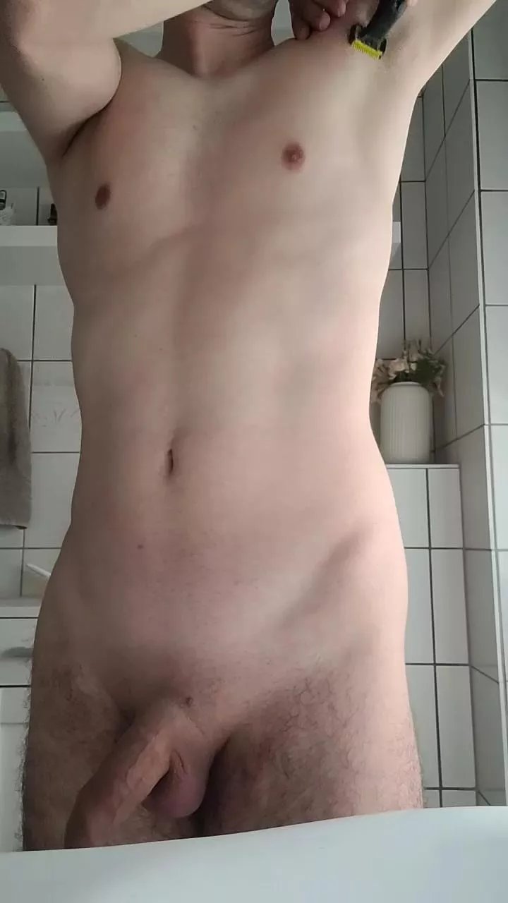 Offline skinnyboy1097 on Cam4