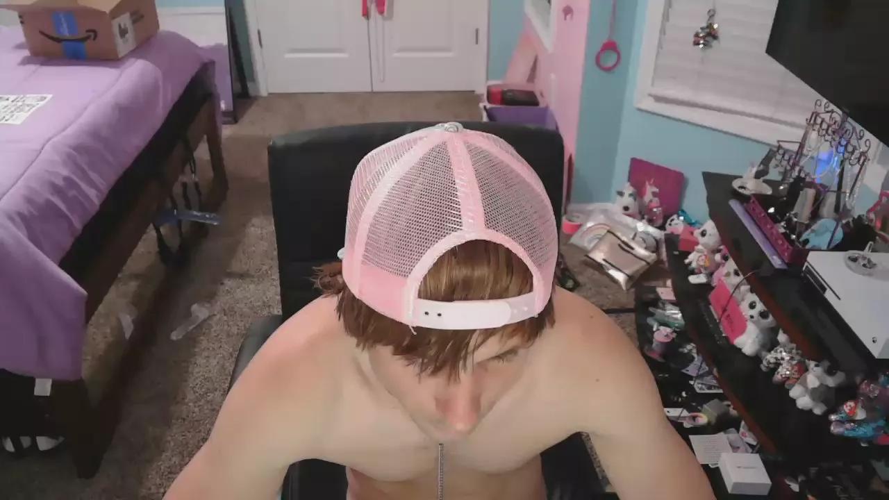 SlaveboiChaz on Cam4 