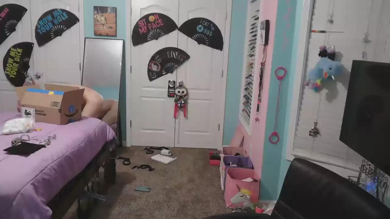 SlaveboiChaz on Cam4 