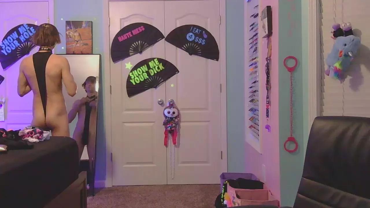 SlaveboiChaz on Cam4 