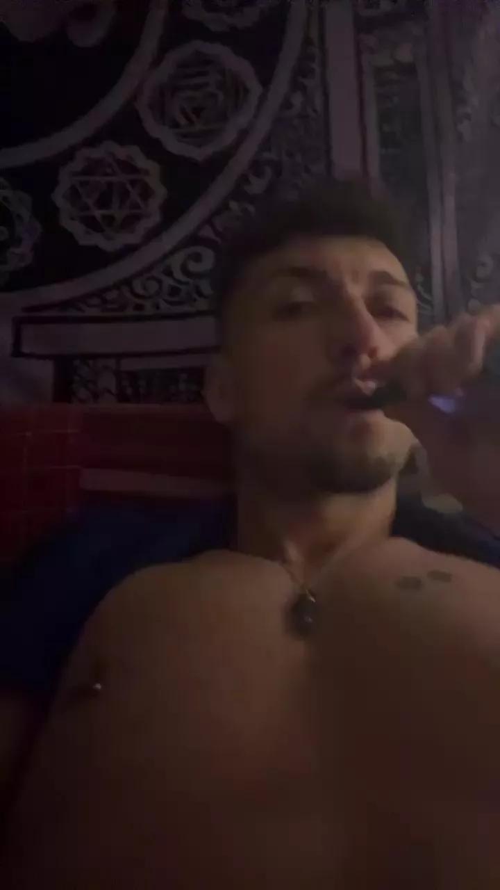 SluttyBoy111 on Cam4 