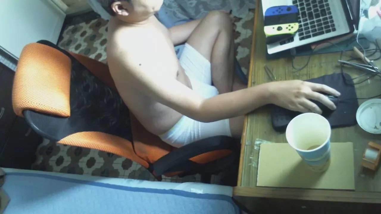 Offline smallweakTw on Cam4