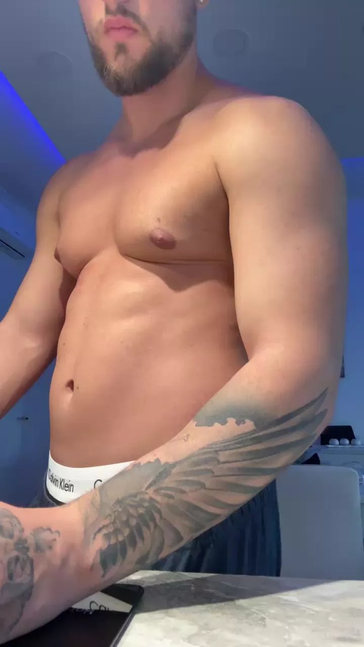 Offline stallonenapoli2 on Cam4