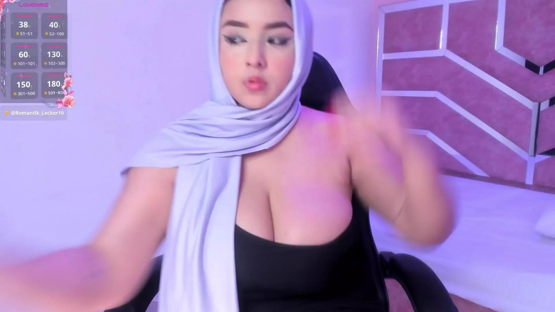 ThanaHaluff on Cam4 