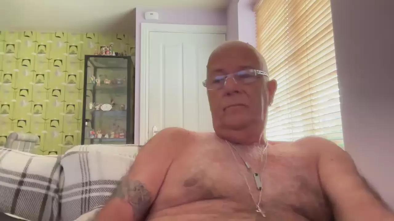 The_helmet7 on Cam4 