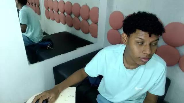 ThiaraVarannes on Cam4 