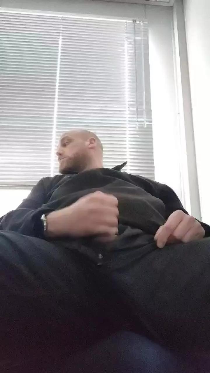 Tomtoyz on Cam4 