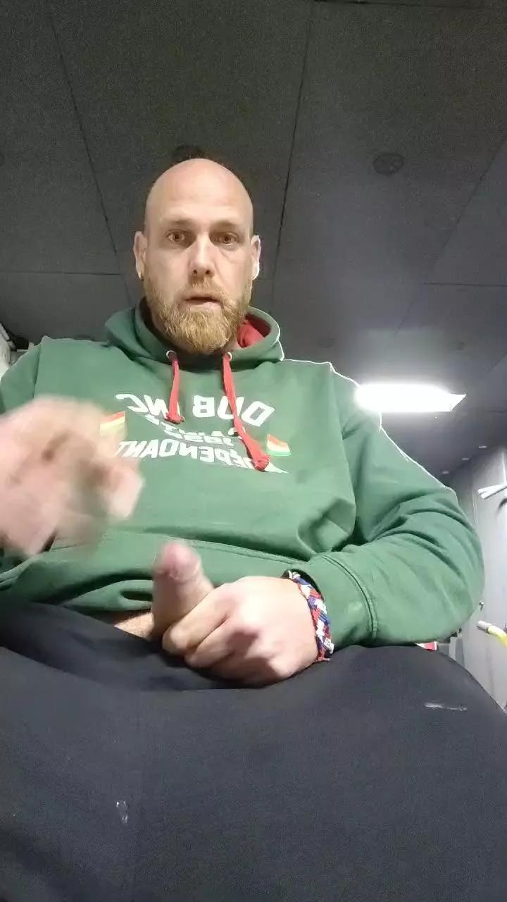 Tomtoyz on Cam4 