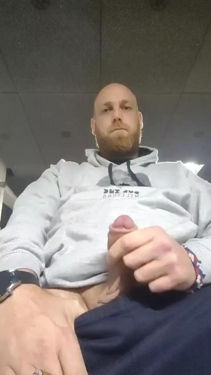 Tomtoyz on Cam4 