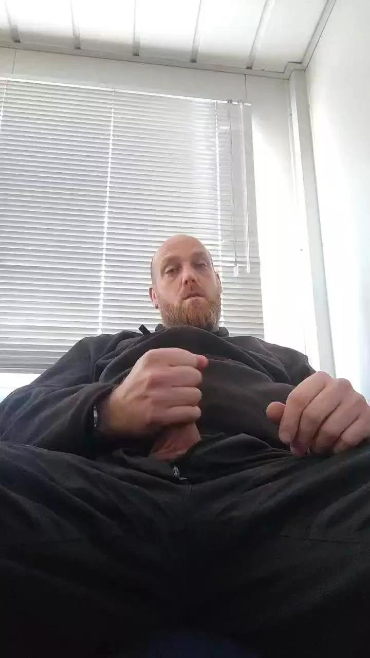 Tomtoyz on Cam4 