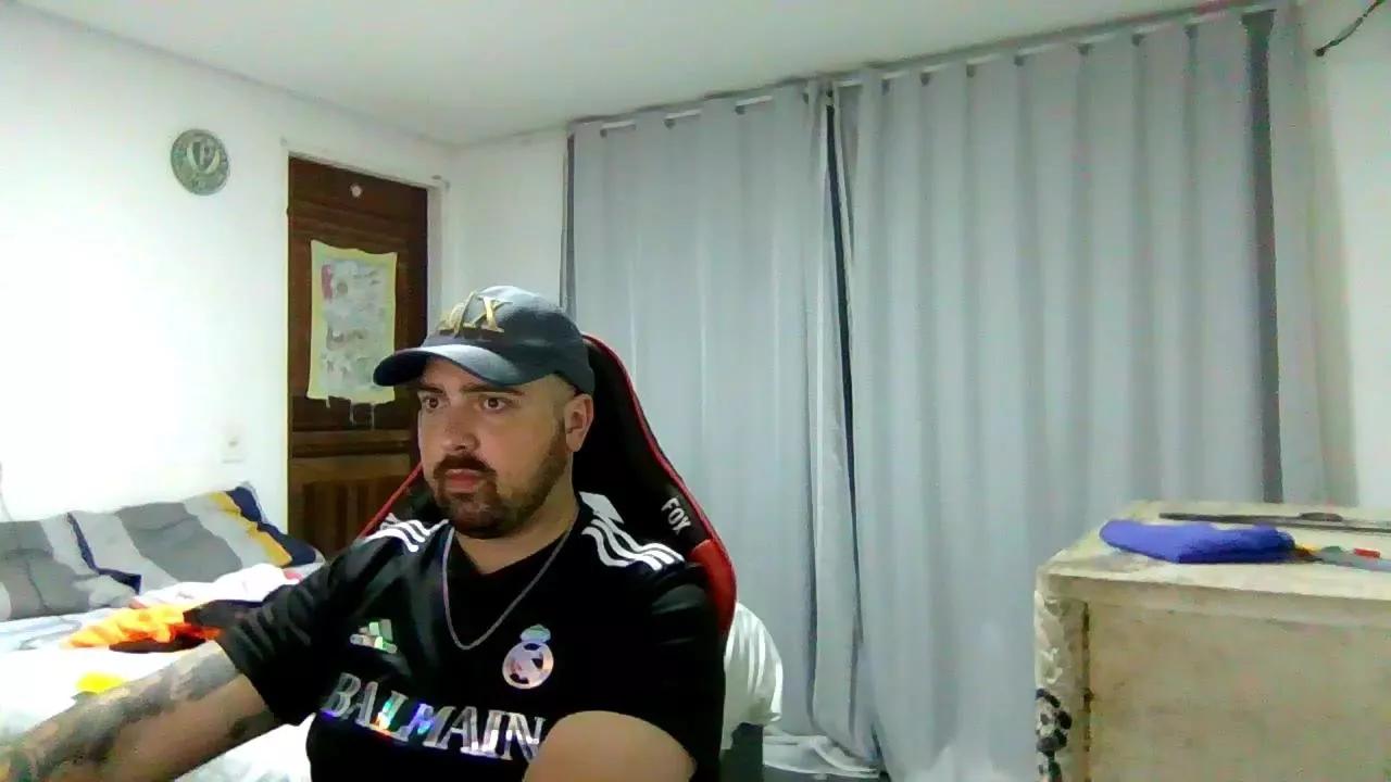 Umdoidoqualquer on Cam4 