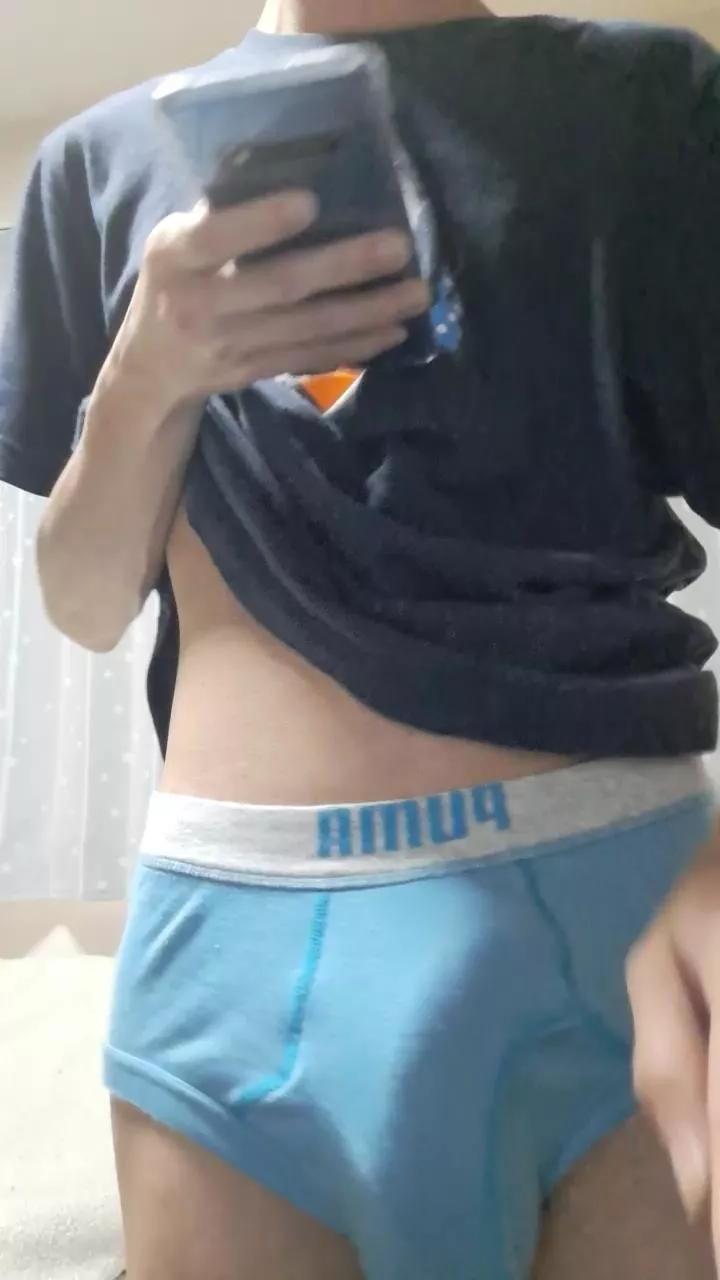 ura3010g on Cam4 