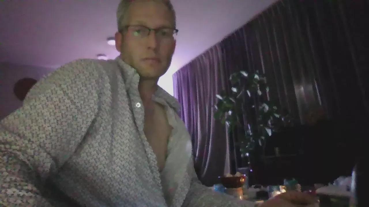 Vincent38183 on Cam4 